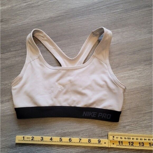 ~ Womens White Nike Sports Bra - Picture 1 of 2
